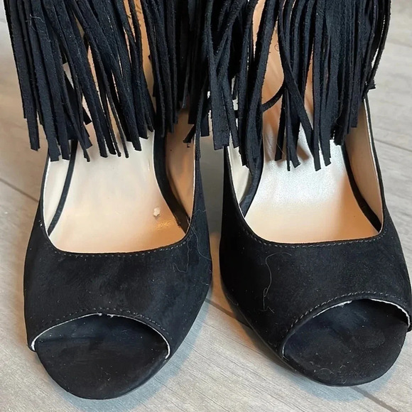 QUIPID Faux Suede Tassel Strap High Heels, Size 8.5 - Picture 6 of 9